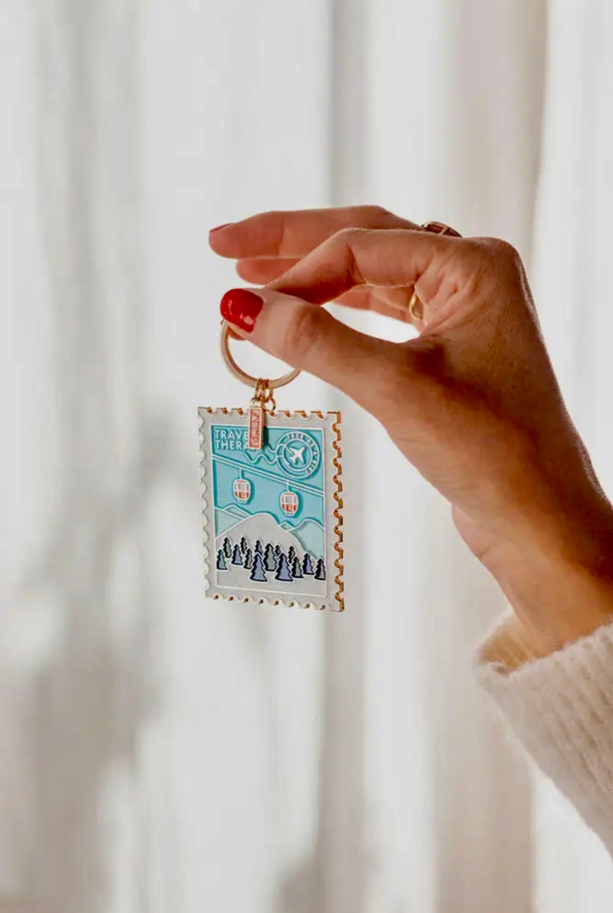 Porte-clés “Travel Therapy” – Émail et Plaqué Or FOBstory